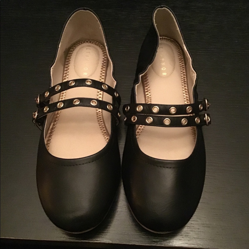 Flat shoes